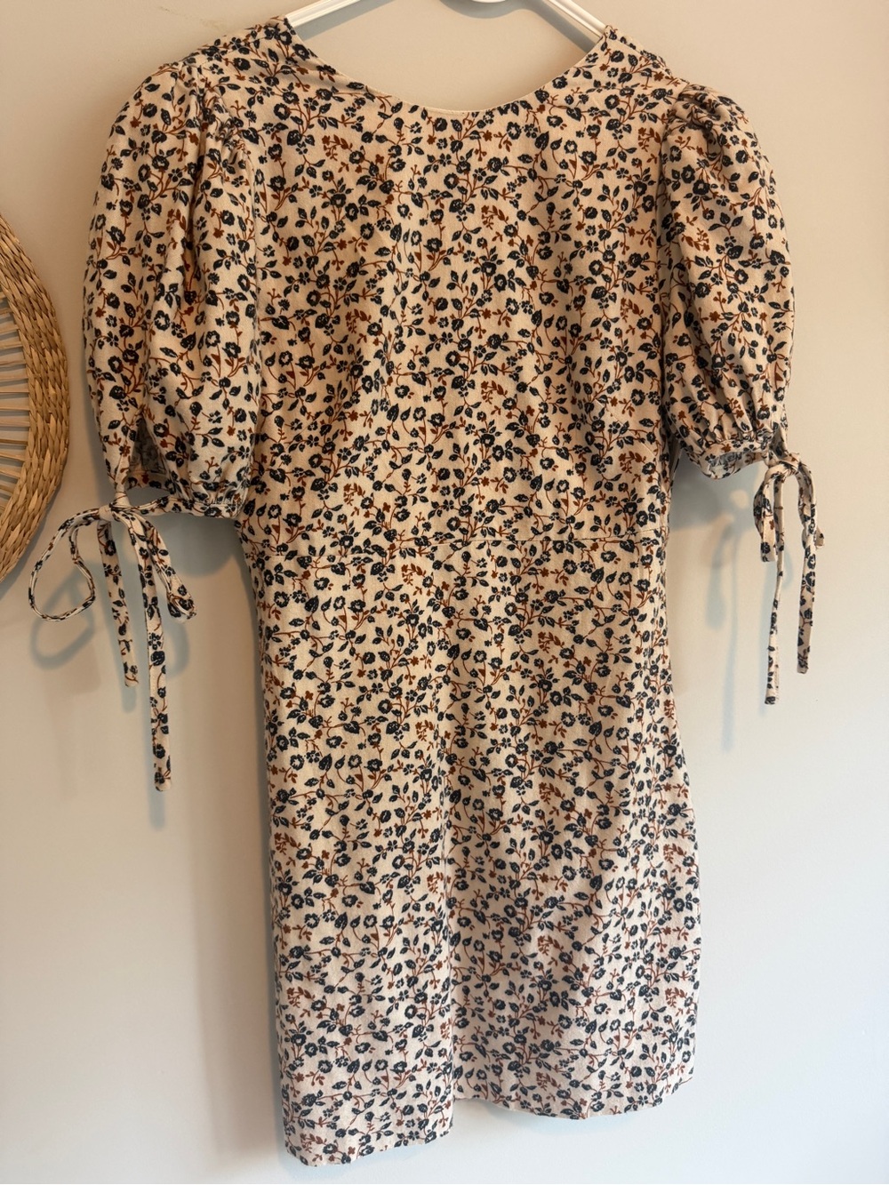 Kourt by Few Moda Floral Tie-Sleeve Mini Dress - Picture 2 of 4